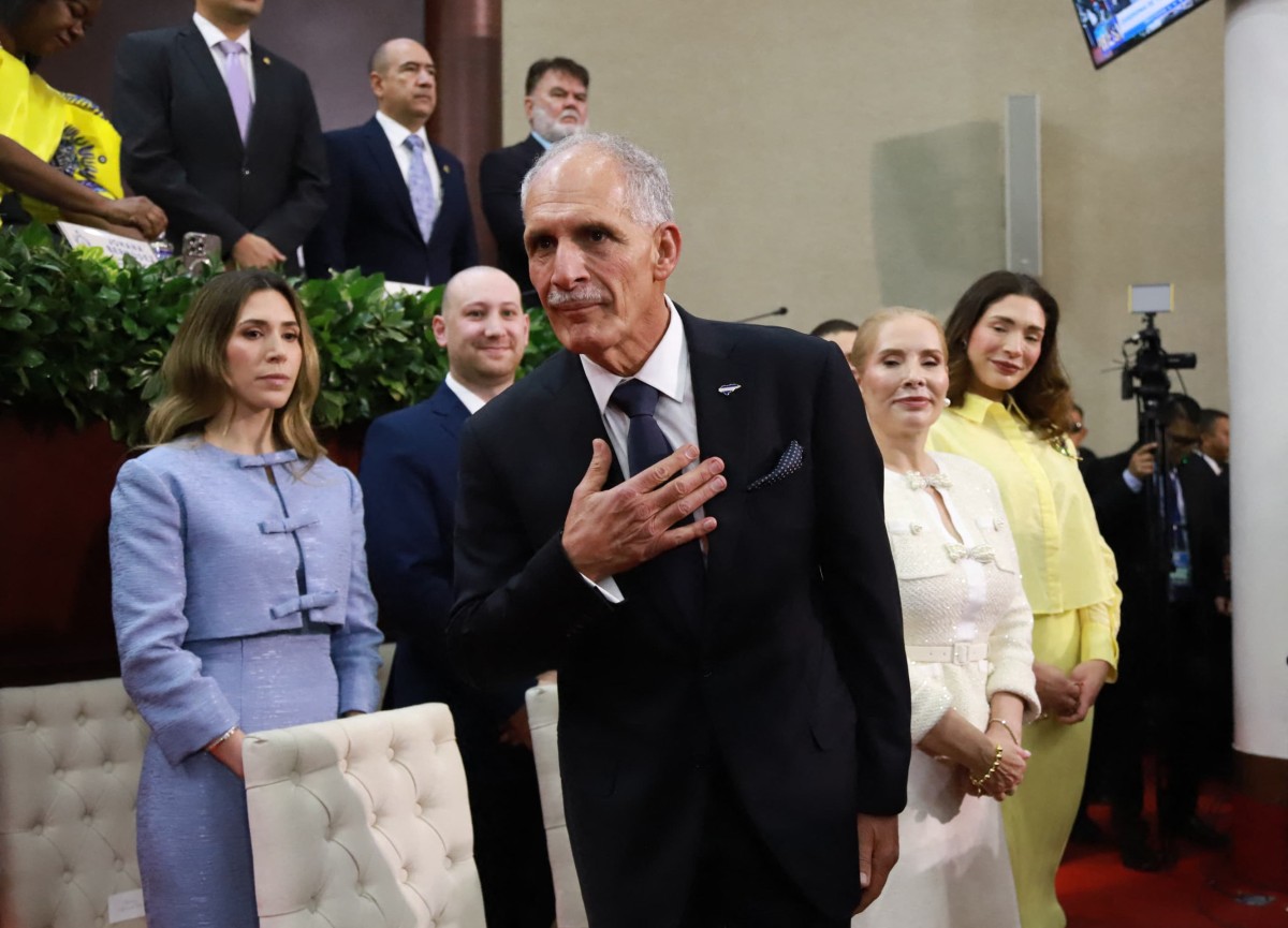 Nasry Asfura promete empleo, infraestructura y reconciliación en su toma de posesión